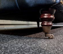 Afbeelding in Gallery-weergave laden, Chesterfield bank “Waterloo” 3.5 zits met 3 kussens leder wash/off Blue