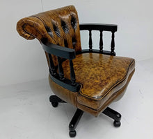 Afbeelding in Gallery-weergave laden, Bureaustoel Admiral whiskykleur handwish antiek rundleder