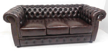 Afbeelding in Gallery-weergave laden, Chesterfield bank “LIVERPOOL”- 3 zits met 3 kussens - Handwish leather Brown