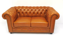 Afbeelding in Gallery-weergave laden, Chesterfield 2 zits bank en fauteuil ARSENAL-JOHN tabacco aniline leder.