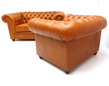 Afbeelding in Gallery-weergave laden, Chesterfield 2 zits bank en fauteuil ARSENAL-JOHN tabacco aniline leder.