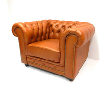 Afbeelding in Gallery-weergave laden, Chesterfield 2 zits bank en fauteuil ARSENAL-JOHN tabacco aniline leder.