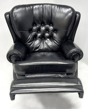 Afbeelding in Gallery-weergave laden, Chesterfield relaxfauteuil "New Castle" - hand verstelbaar - zeer mooie hoogglans oil black rundleer
