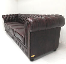 Afbeelding in Gallery-weergave laden, Chesterfield bank SPRINGFIELD - 4 zits met 4 kussens - Leder Burgundy (Bordo Rood)
