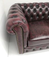 Afbeelding in Gallery-weergave laden, Chesterfield bank SPRINGFIELD - 4 zits met 4 kussens - Leder Burgundy (Bordo Rood)