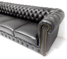 Afbeelding in Gallery-weergave laden, Chesterfield bank - "SPRINGFIELD" - 4 zits met 4 kussens - Rundleder zwart (mat) - 250 cm