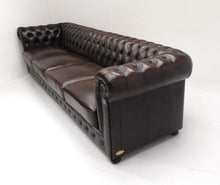 Afbeelding in Gallery-weergave laden, Chesterfield - 5 zits bank "SPRINGFIELD" met 4 kussens - Handwish leder Donkerbruin