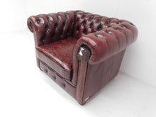 Afbeelding in Gallery-weergave laden, Chesterfield fauteuil &quot;Springfield&quot; - Antiek Leder Burgundy (Bordo rood)
