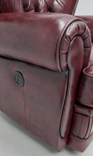 Afbeelding in Gallery-weergave laden, Chesterfield relaxfauteuil "STING" - Elektrisch verstelbaar - Leder Burgundy (Bordo rood)