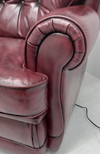 Afbeelding in Gallery-weergave laden, Chesterfield relaxfauteuil "STING" - Elektrisch verstelbaar - Leder Burgundy (Bordo rood)