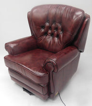 Afbeelding in Gallery-weergave laden, Chesterfield Relaxfauteuil "STING" - Elektrisch verstelbaar met opstahulp - leder Burgundy (Bordo Rood)