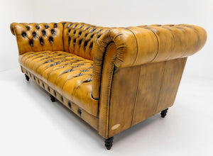 Chesterfield bank Vincent 3 zits bank button seat. Whisky antiek leer