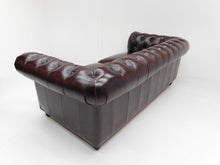 Afbeelding in Gallery-weergave laden, Chesterfield bank Wimbledon 3 zits Antiek handwish leder Bordo