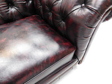 Afbeelding in Gallery-weergave laden, Chesterfield bank Wimbledon 3 zits Antiek handwish leder Bordo