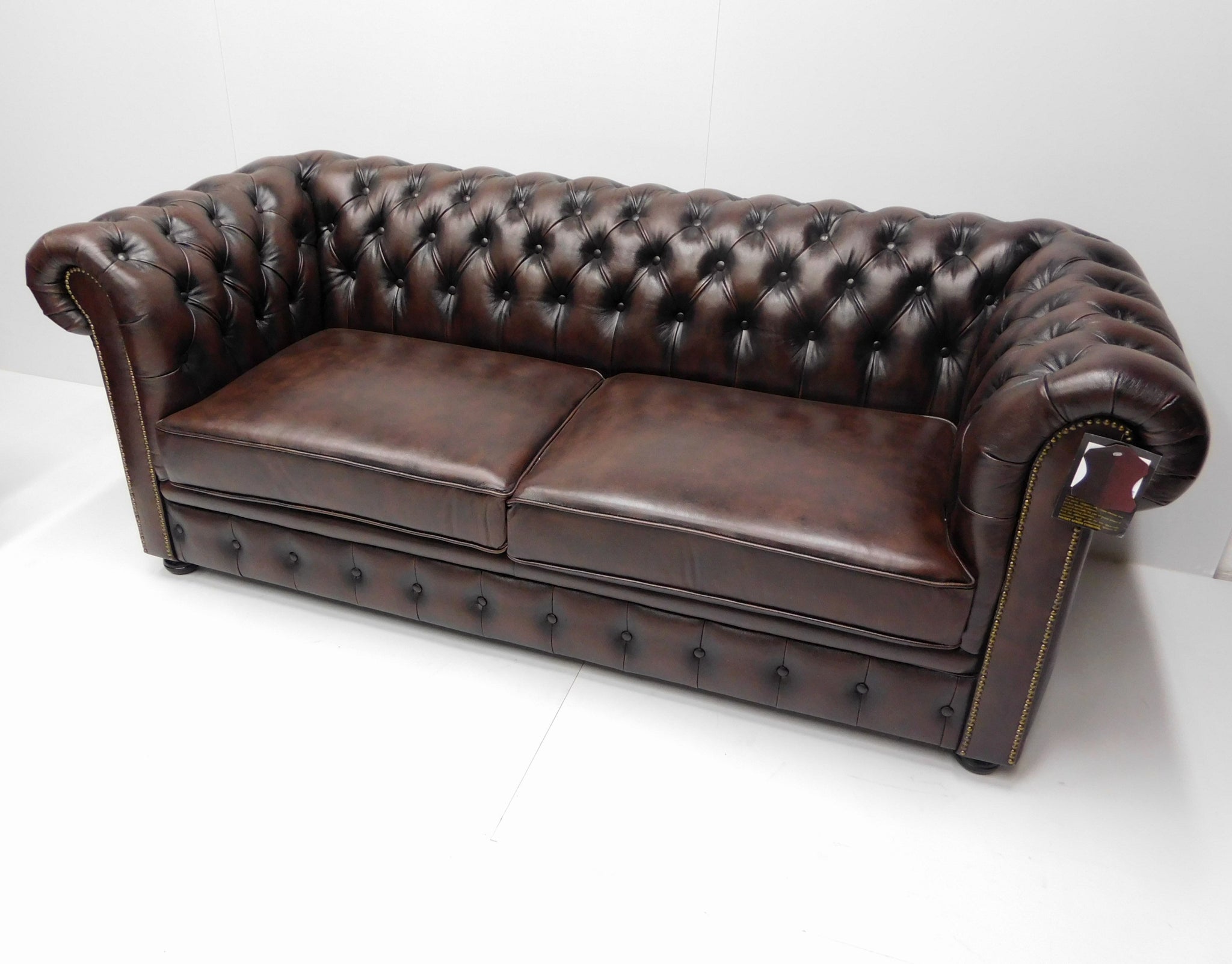 Prachtige XL chesterfield 3,5 zits bank Vintage Taupe bruin leer | Chesterfield Prachtige XL chesterfield 3,5 zits bank Vintage Taupe bruin leer | Chesterfield