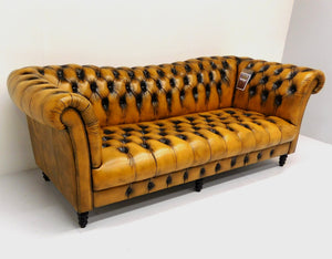 Chesterfield bank Vincent 3 zits bank button seat. Whisky antiek leer